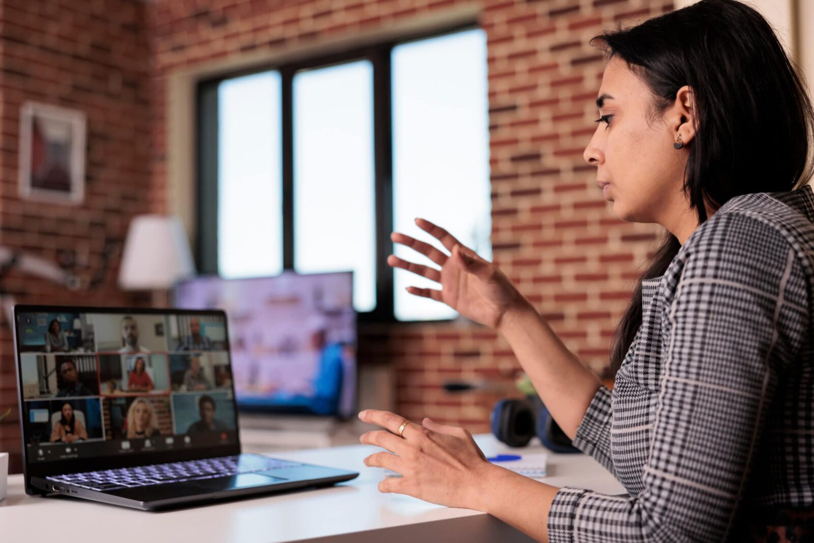 woman with laptop